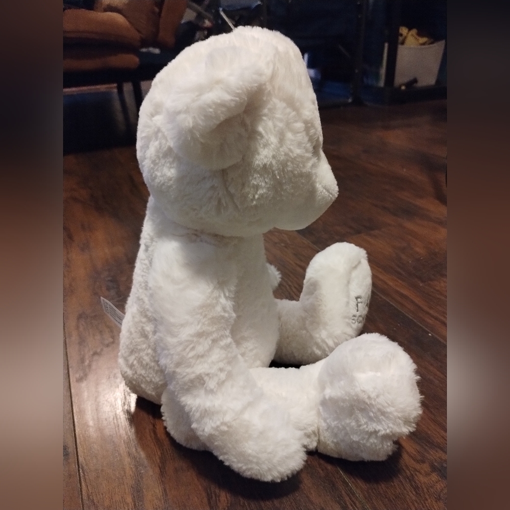 -Fao Schwarz white polar bear 14" Plush 2020 - Picture 5 of 17